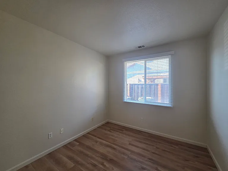 1646 Mallard St — Photo 9