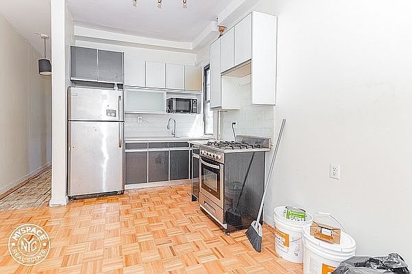 1st image of 601 Park Pl #16