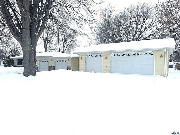 3rd image of 212 S Church Ave
