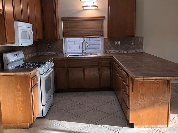 4th image of 2908 S Sandpiper Ave