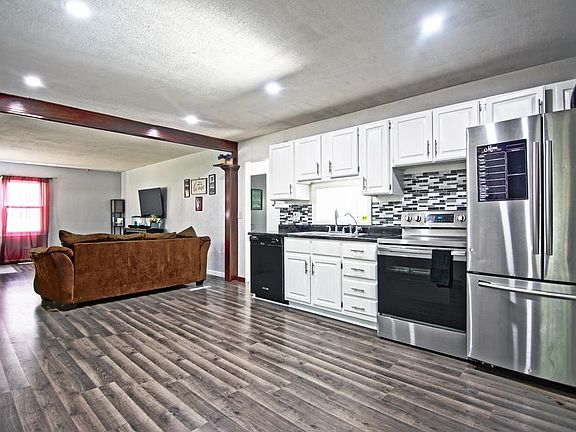 3rd image of 2423 Frances Ave