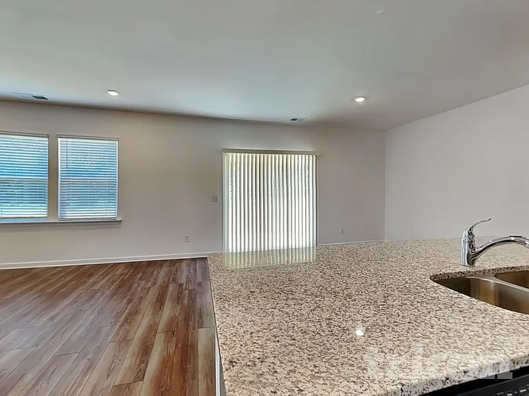2448 Lennox Rd SE — Photo 5