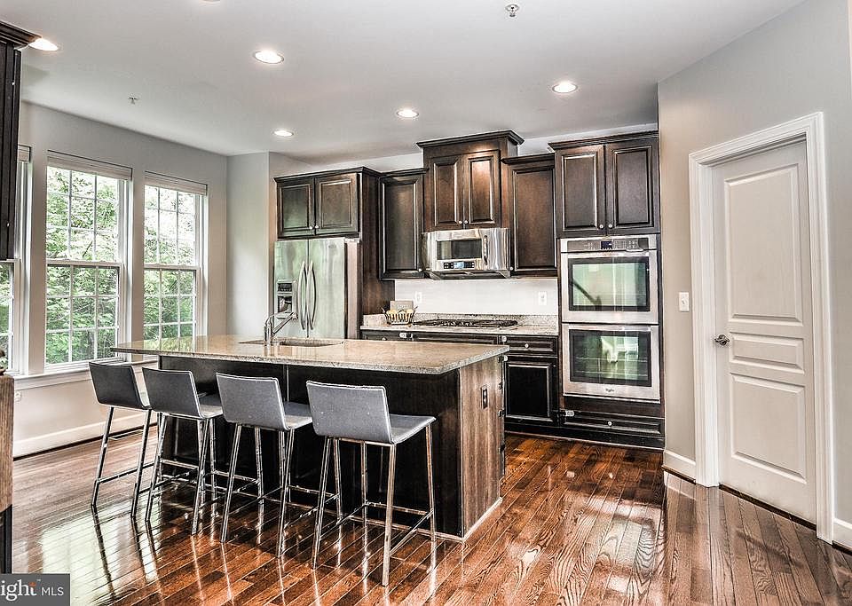 1st image of 4055 Glendale Way