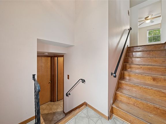 4th image of 5927 Victor Cir