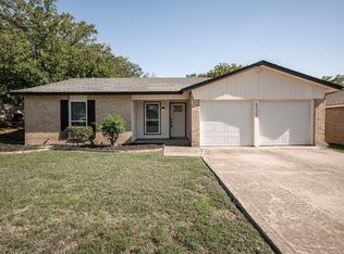 6220 Sunnybrook Dr, Watauga, TX 76148