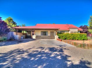 1558 Las Glorietas SW, Albuquerque, NM 87105