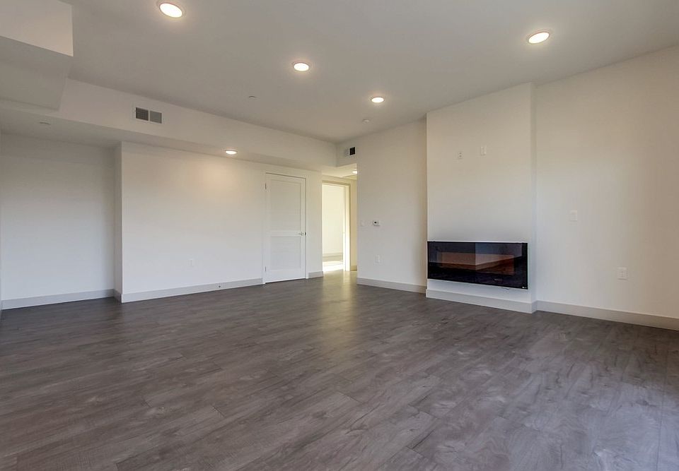 1st image of 11022 Camarillo St #301