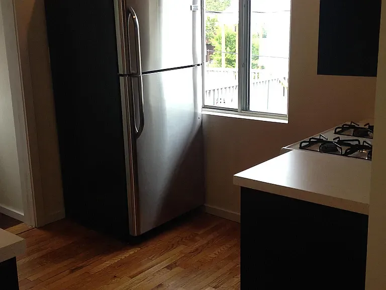 806 E Broadway #2 — Photo 4