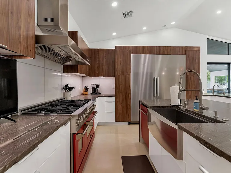 3420 E Oregon Ave — Photo 12