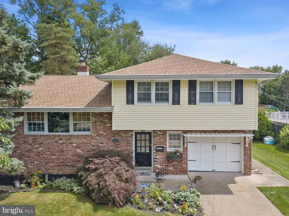 811 Kingston Dr, Cherry Hill, NJ 08034