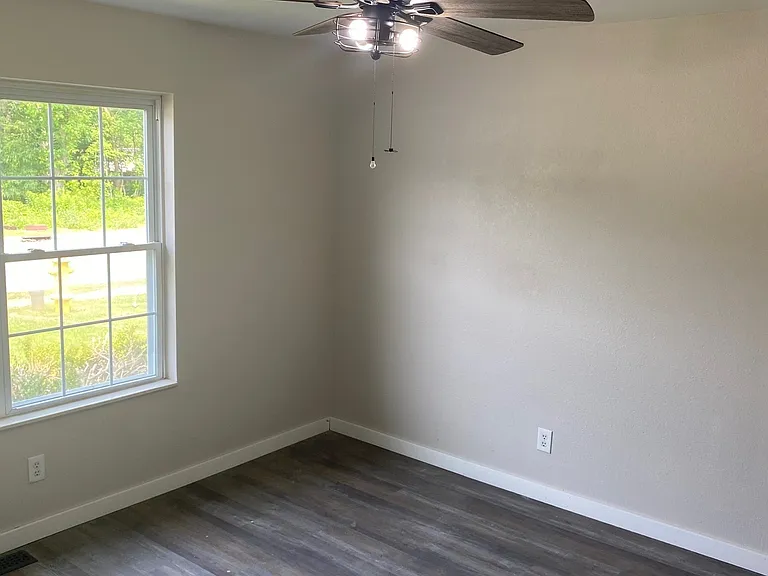 4866 Richmond Dr — Photo 16