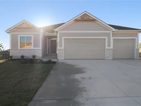 2368 NE Colonnade Ave, Blue Springs, MO 64029