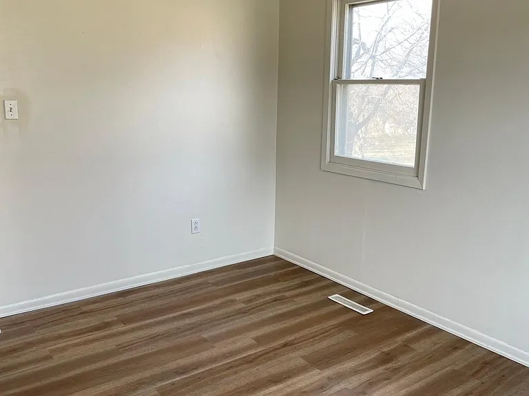 3902 E 38th St — Photo 10