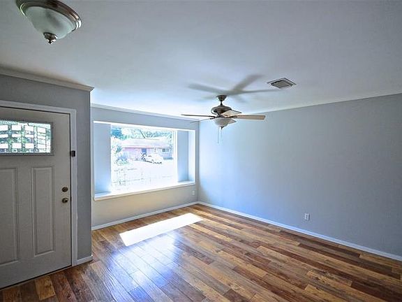 4th image of 10906 Braewick Dr
