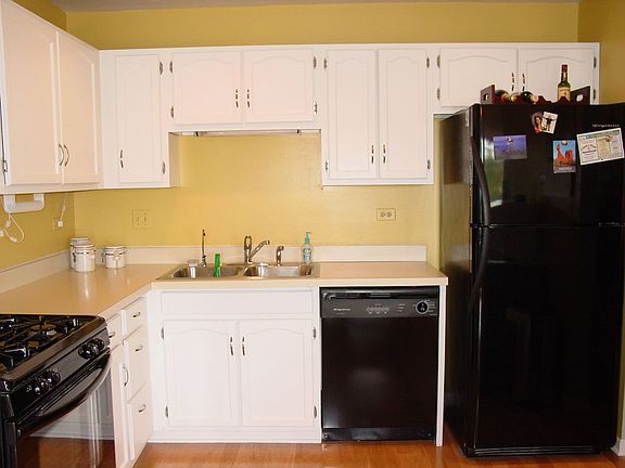 5th image of 5S565 Paxton Dr APT B