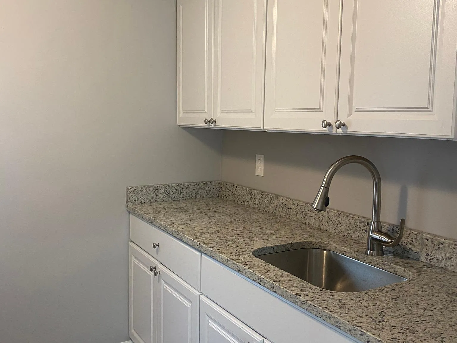 556 Franklin St — Photo 2