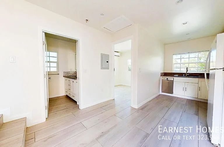 19020 Sylvan St — Photo 2