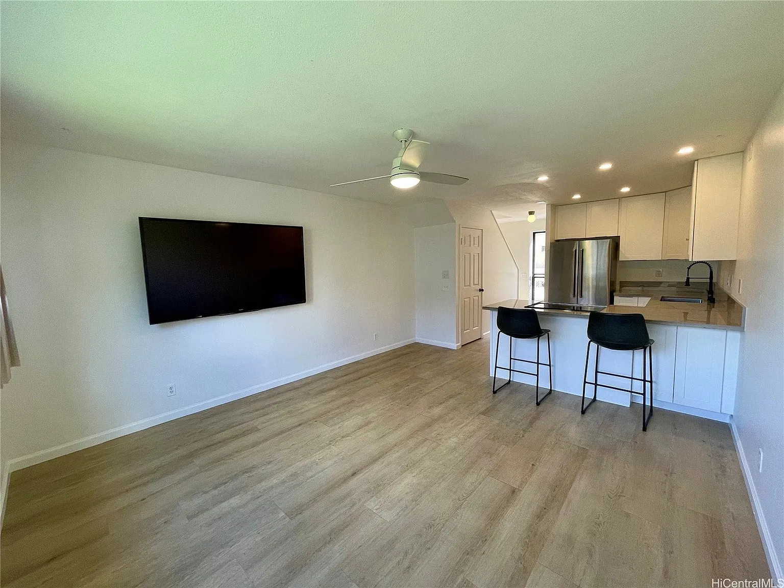 2 bed, 1.5 bath, 783 sqft, $3,400 — Photo 3