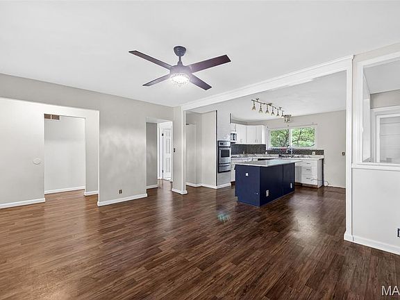 4th image of 2195 Somerset Dr