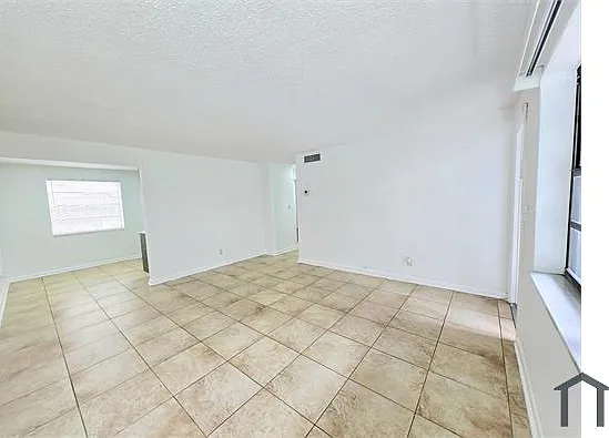 2 bed, 800 sqft, $2,100 — Photo 1