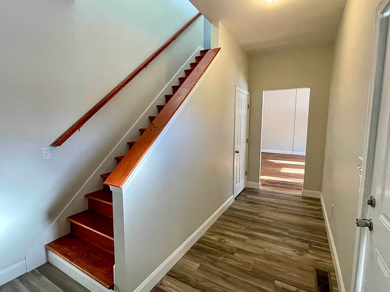 90 Pleasant St #A — Photo 24