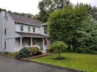 14 Park St, Roseland, NJ 07068