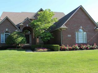 20762 Wolf Dr, Macomb, MI 48044