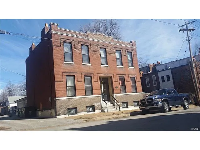 1211 Victor St photo 1