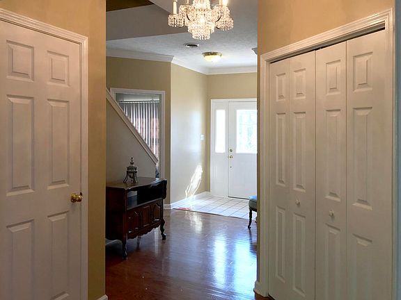 4th image of 925 Melton Hill Cir