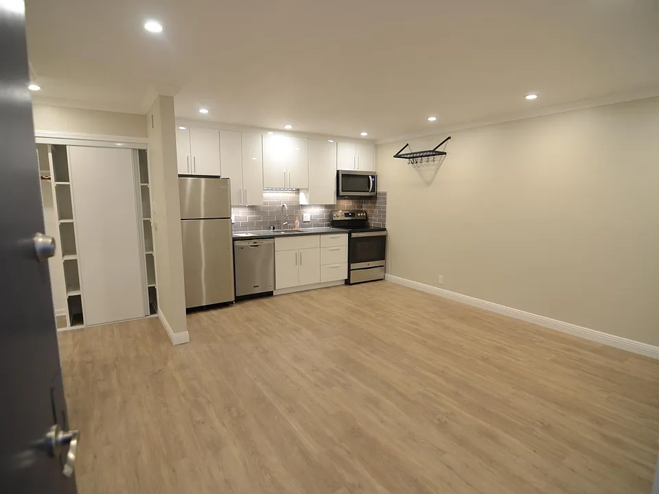 108 Clipper St #2