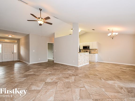4th image of 915 NE 36th Ter