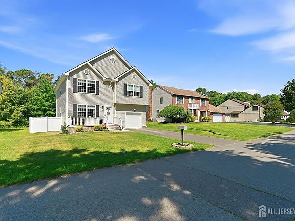2nd image of 1346 Lee Way