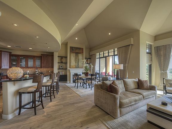 4th image of 8 Biltmore Est Unit 305