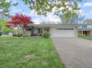 5866 Willow Creek Dr, Canton, MI 48187