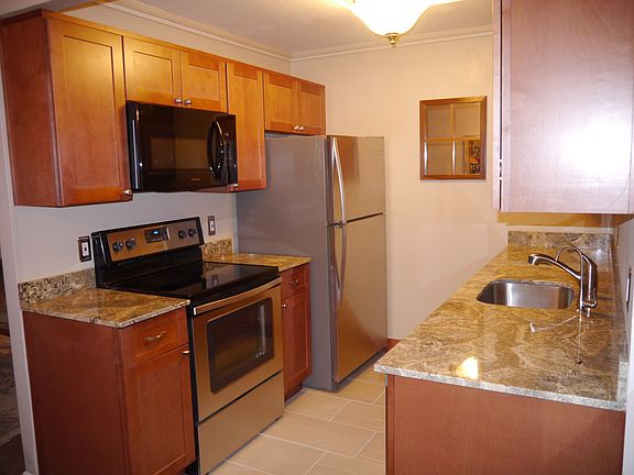 3rd image of 2059 Harwood E