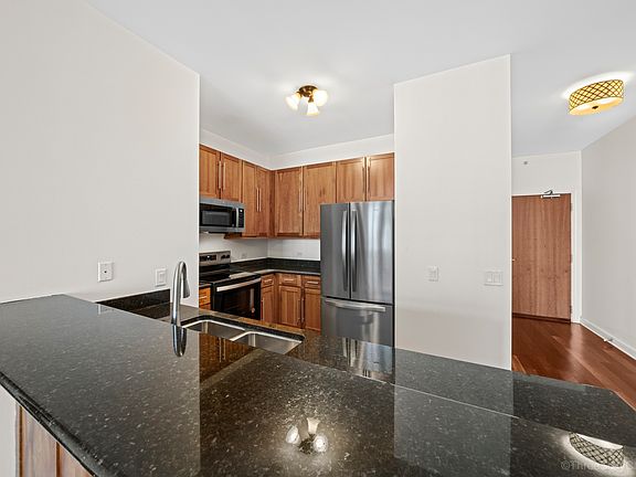 5th image of 1235 S Prairie Ave APT 3507
