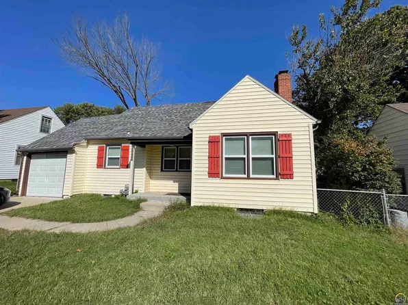 3808 SW Sena Dr, Topeka, KS 66604