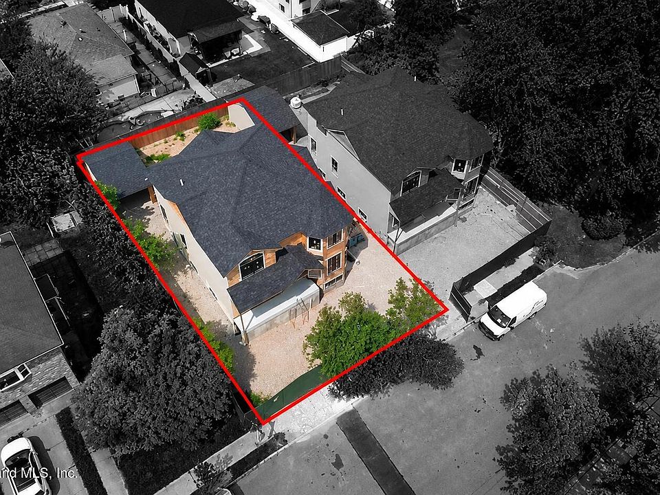2nd image of 837 Ionia Ave