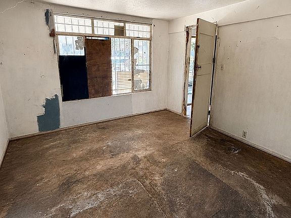 3rd image of 2206 Ross Ave