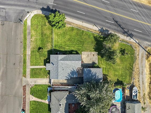 3rd image of 1318 E Ermina Ave