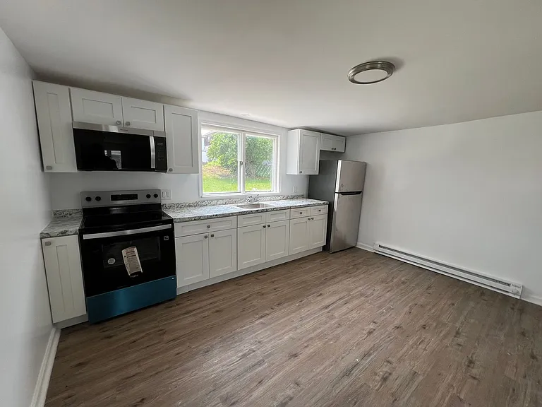 1143 Eynon St — Photo 5