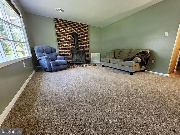 5th image of 160 Echo Dr