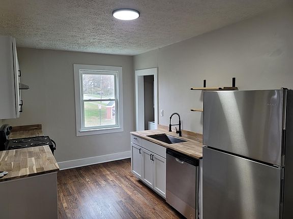 2nd image of 1318 Oak St #3