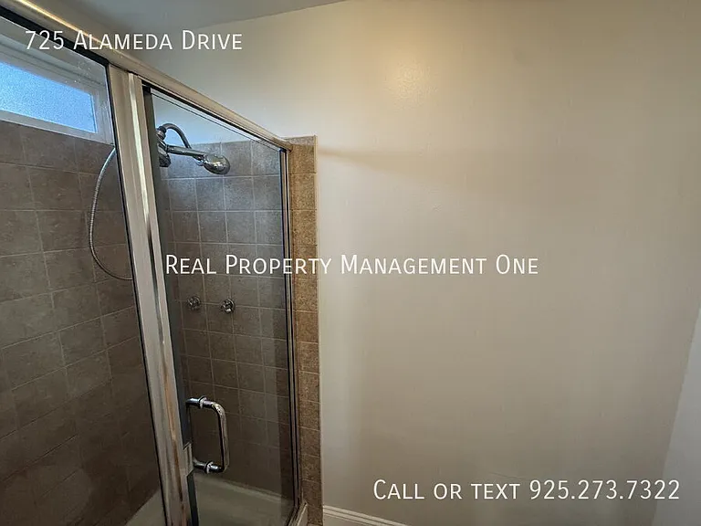 725 Alameda Dr — Photo 16