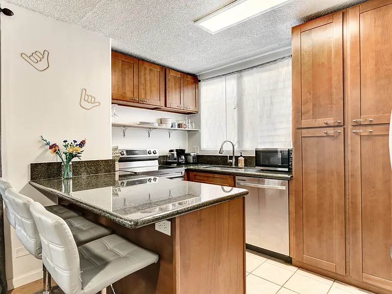 2355 Ala Wai Blvd #508 — Photo 2