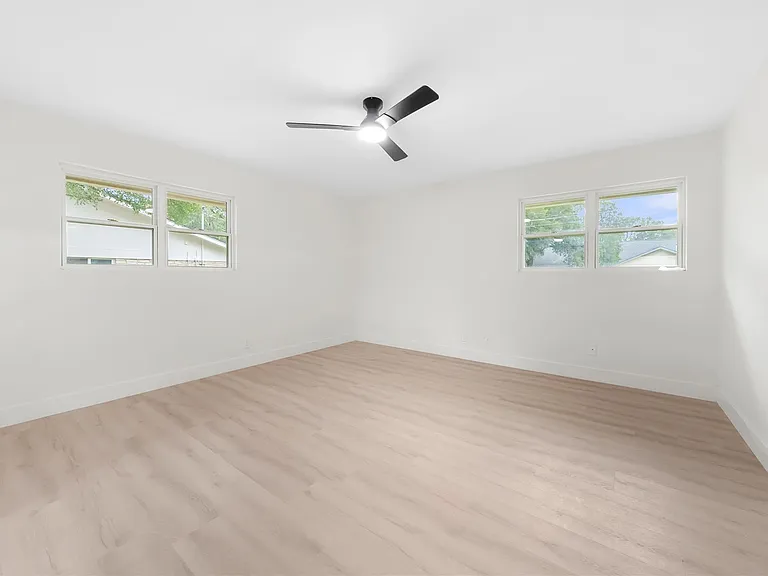 1403 Creekview Dr — Photo 13