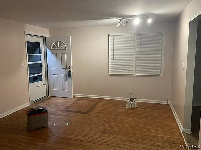 2 bed, 1.0 bath, 1076 sqft, $1,900 — Photo 2