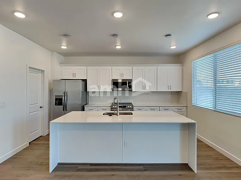 12634 W Flynn Ln — Photo 4