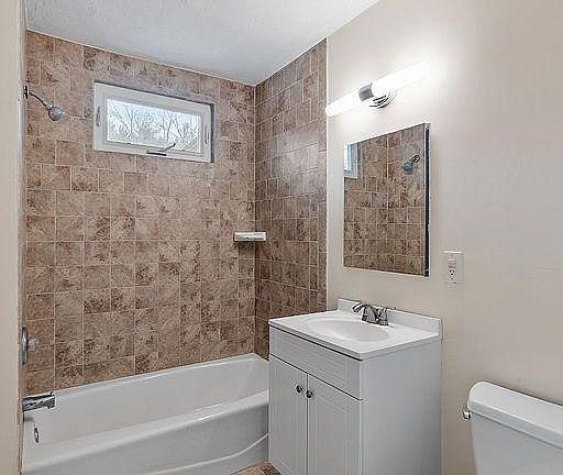 2nd image of 88 N Main St APT 1