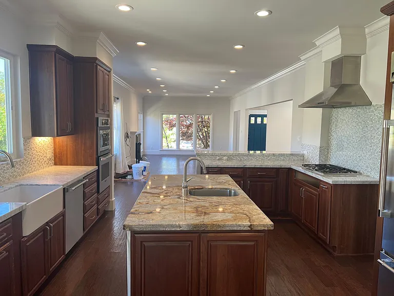 2108 Hillside Dr — Photo 15